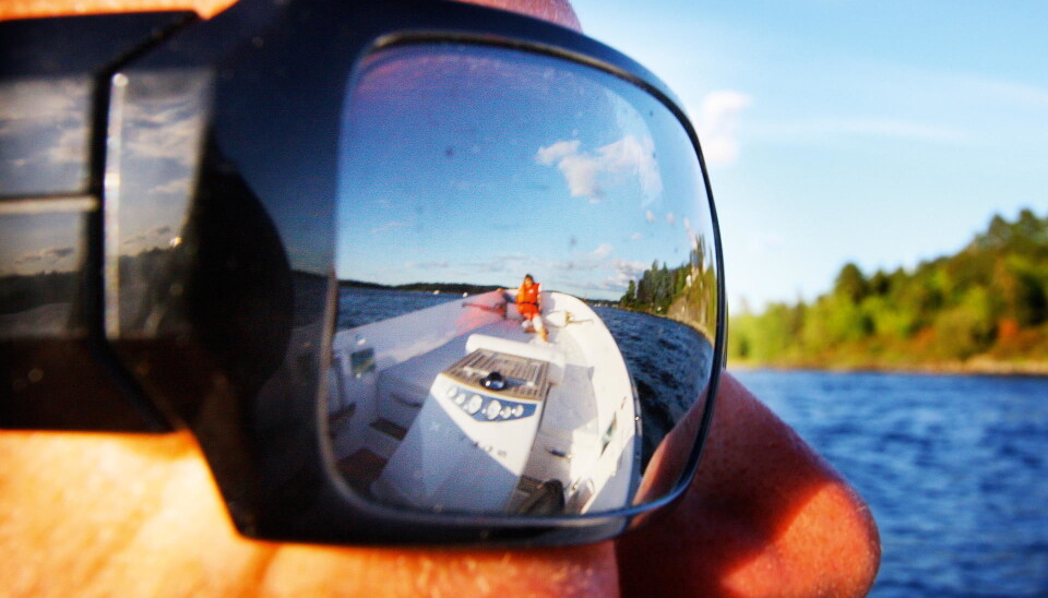 SOLBRILLER: En god sportsbrille til bruk på sjøen skal stoppe all UV-stråling opp mot 400 nm i hele glasset, og husk at den også må dekke godt på sidene.