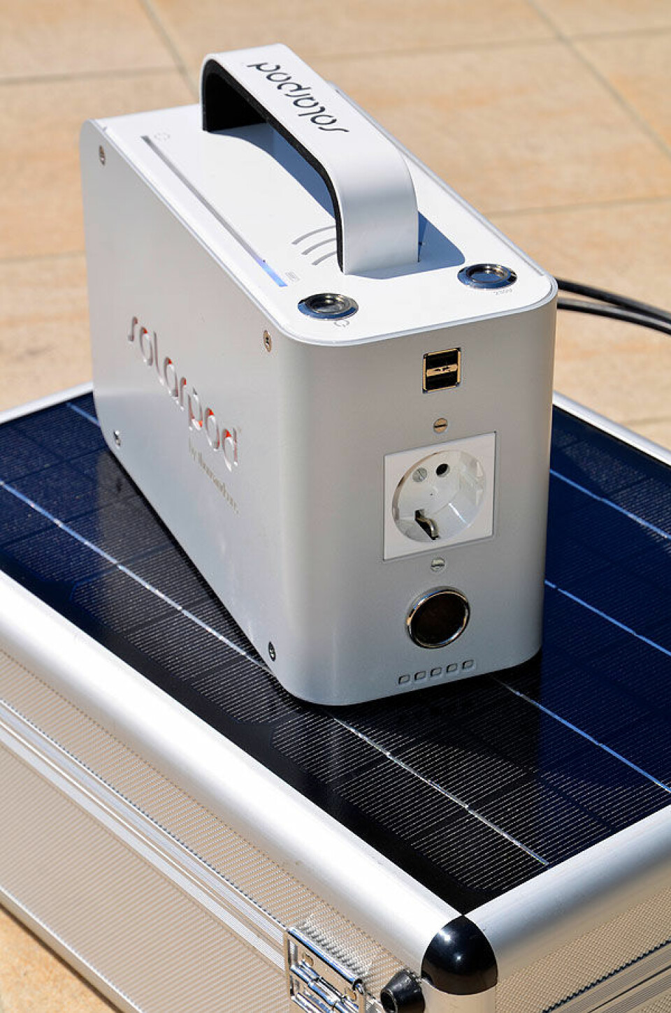 Solarpod kan leveres i en koffert med solcellepanel.