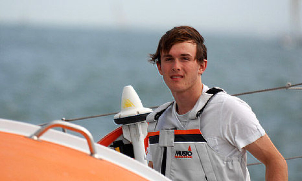 SAILING - RECORD - AROUND THE WORLD RECORD - MIKE PERHAM YOUNGEST SAILOR AROUND THE WORLD - SOUTHAMPTON ( GBR) - 11/09/08PHOTO : JULIEN GIRARDOT / DPPI - EXCLUSIFMIKE SAILING FROM ST-MALO TO SOUTHAMPTON WITH SERVANE ESCOFFIER AND HIS FATHER PETER