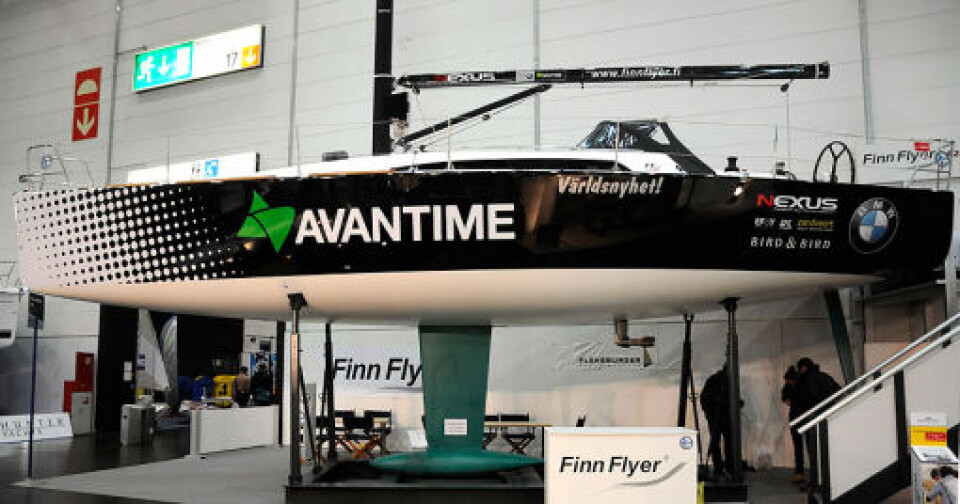 Regattabåt med tapet og fliser