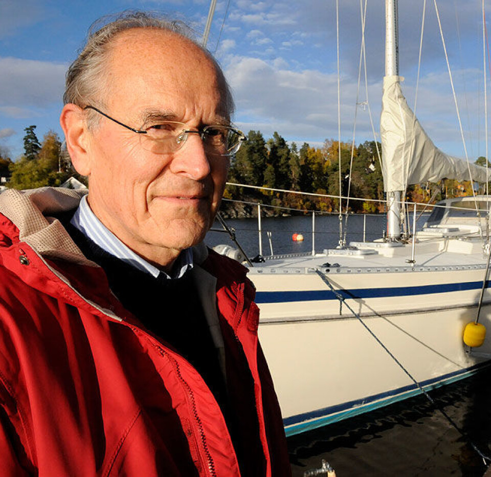 TILLEGGING: Thoralf Apenes foran sin Contest seilbåt.