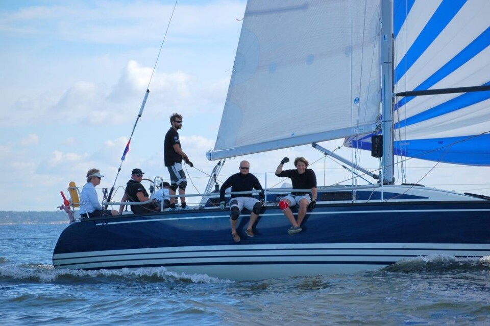 Et raskt, men vått offshore race har gitt få endringer i toppen