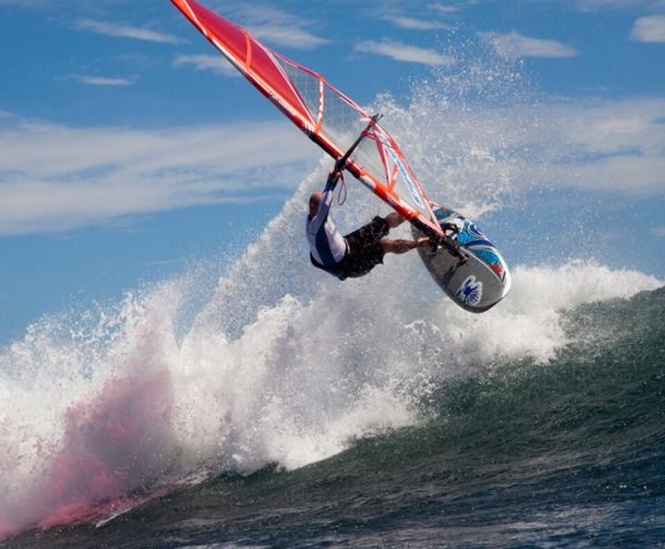 Lanserer kurs i windsurfing