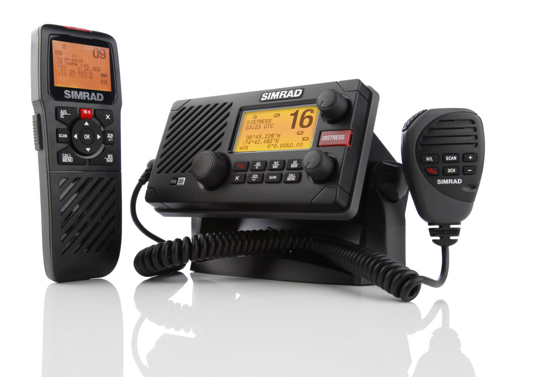 VHF-radio med AIS og trådløs håndsett VHF-radio med AIS og trådløs håndsett