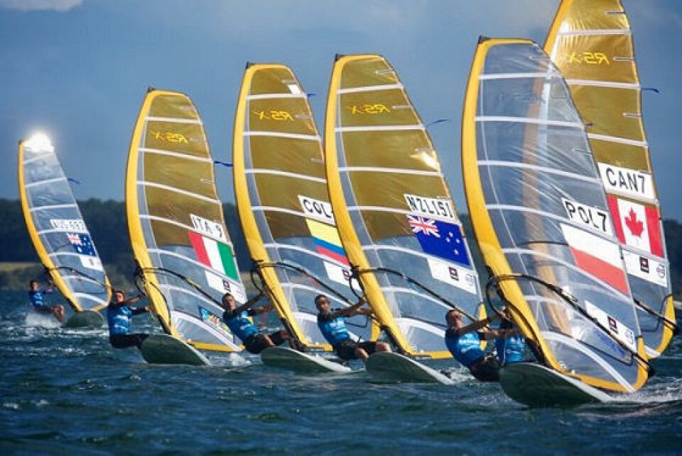 Windsurfing på trang bane
