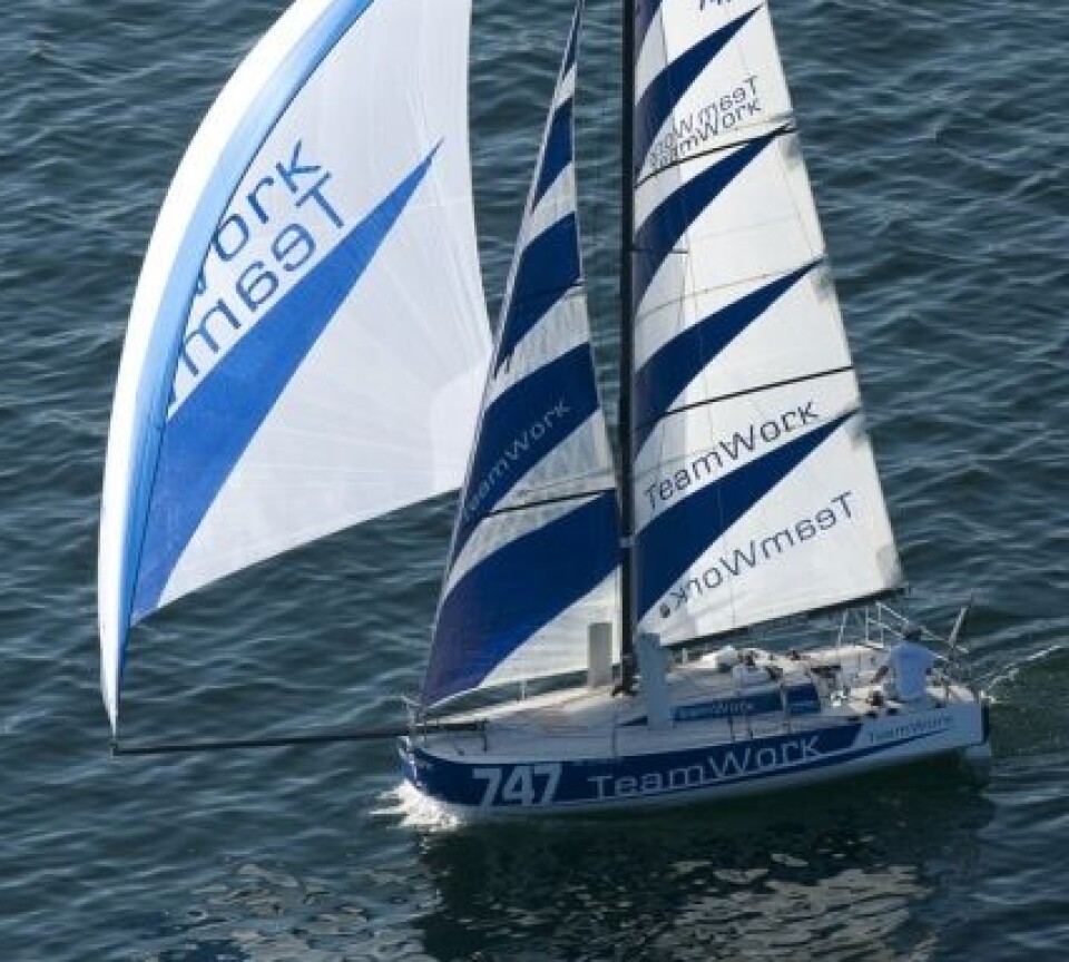Høy skrogstabilitet gjør at båten kan bære mye seil. Den planer alt i 5 m/s vind.
