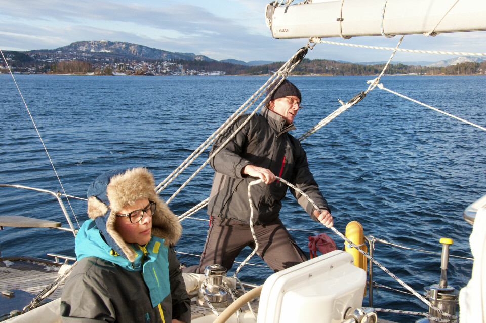 FAR OG SØNN: Anders og Finn Audun Bostad seiler gjerne sammen og 14-åringen tar gjerne styringen.