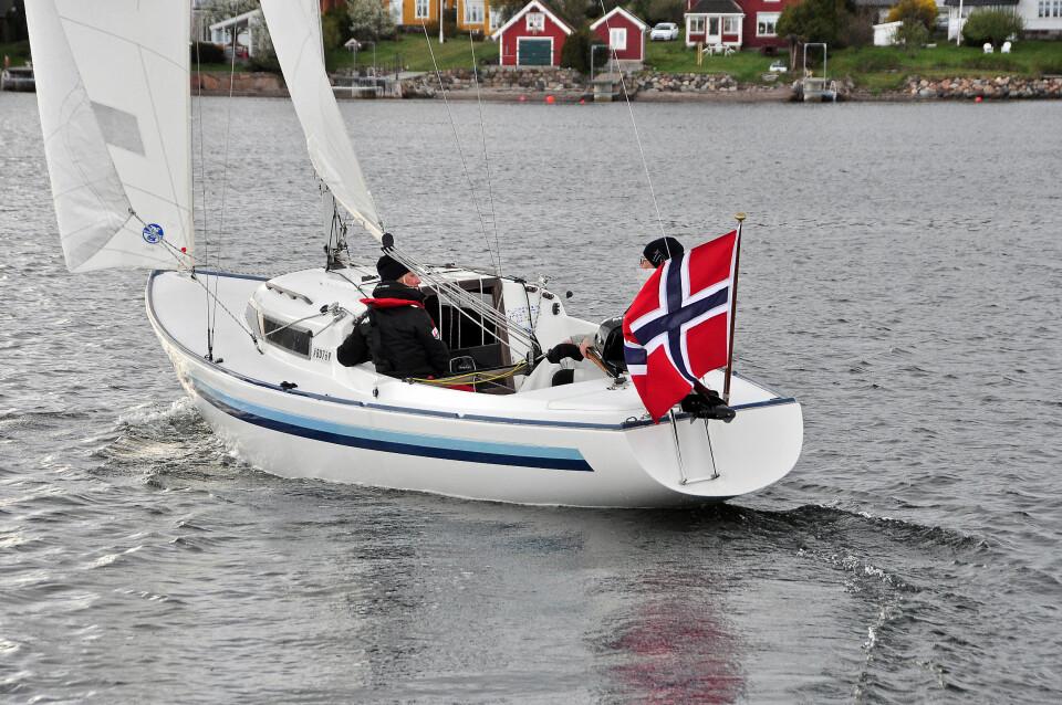 H-BÅT: Gard Torbjørn og Bente Christina Alveng føler seg trygge om bord i H-båten som er stor nok.