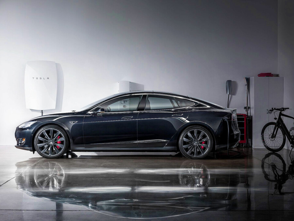 BILLIG: Litium er ikke bare aktuelt i bil og båt. Tesla har lansert Powerwall for hjem, og flere konkurrenter følger etter. Et 10 kWh Powerwall-batteri koster 26 000 kroner. Tilsvarende energilagringkapasitet kjøpt i båtbutikk vil ha kostet over 40 ...