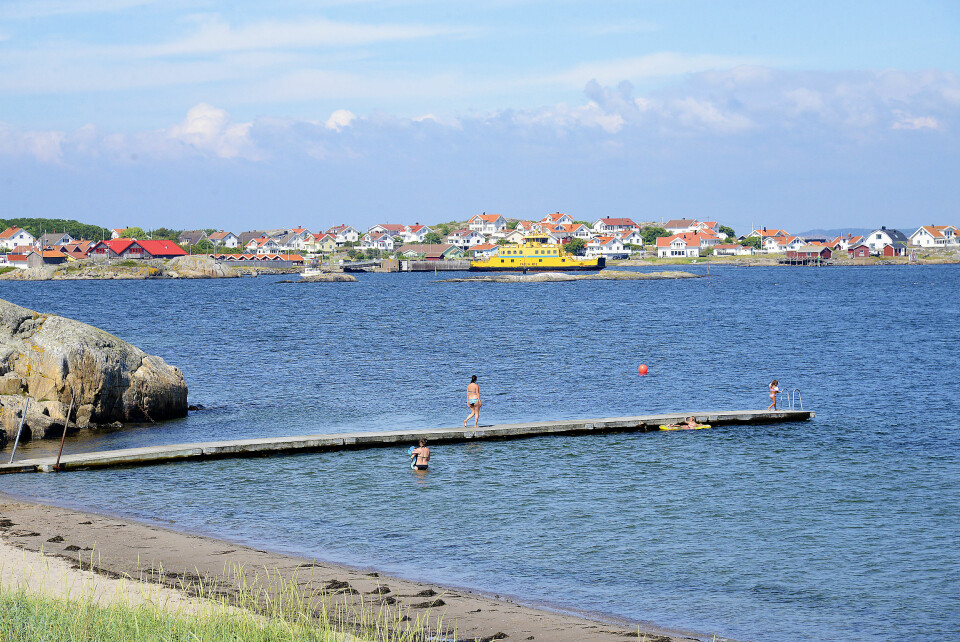 STRENDER: Svensker elsker å bade og har lagt godt til rette for det. Bildet er tatt fra Hyppeln mot Rörö.