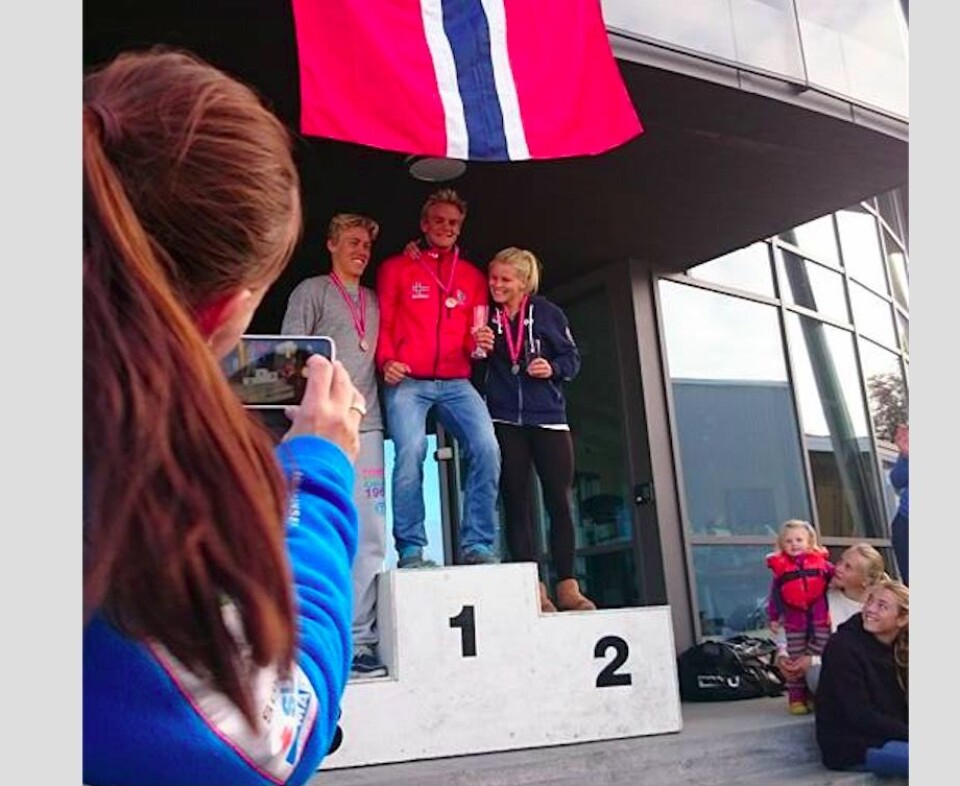 Tett i toppen
