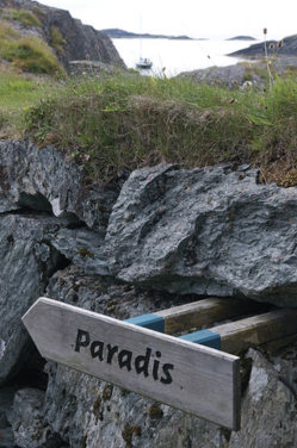 TIL PARADIS: Det er ikke alle steder veien til Paradis er merket. Den gamle kjøkkenhagen til fyrmesterassistenten ligger lunt til og er blitt kalt Paradis så lenge man kan huske. TIL PARADIS: Det er ikke alle steder veien til Paradis er merket. Den gamle kjøkkenhagen til fyrmesterassistenten ligger lunt til og er blitt kalt Paradis så lenge man kan huske.