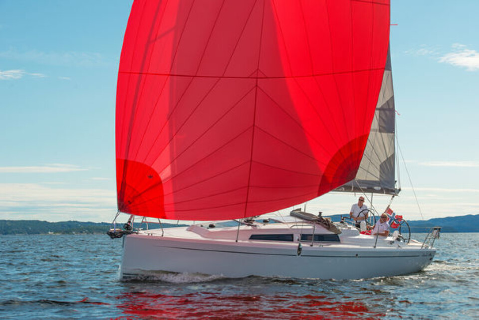 HANSE 315: Hanse 315 er Hanses minste modell. Til å ikke være fullt 30 fot er det godt med plass om bord. HANSE 315: Hanse 315 er Hanses minste modell. Til å ikke være fullt 30 fot er det godt med plass om bord.