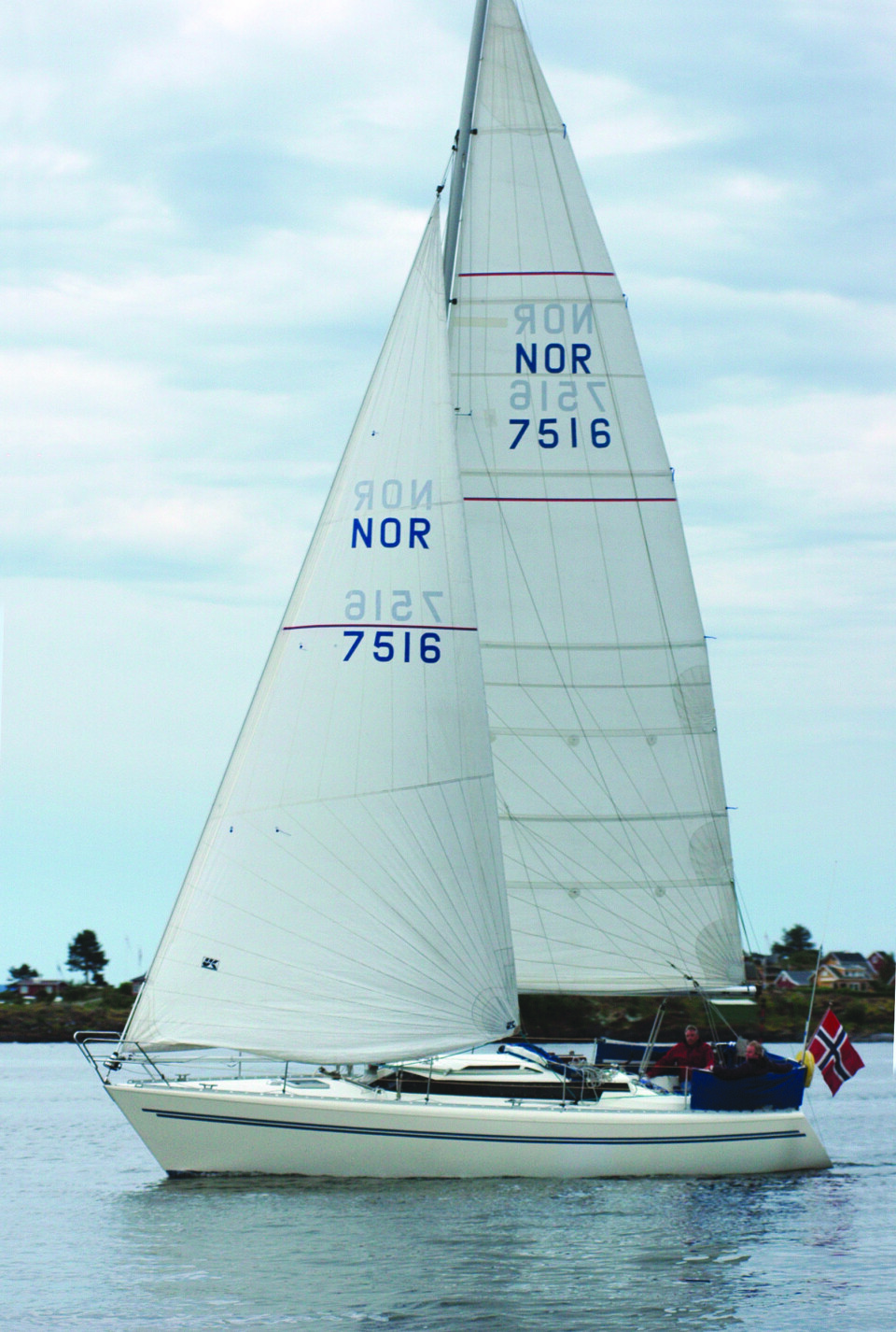 LAMINAT: Bodega har radialskåret laminatseil fra UK Sails. Seilet har to rev og fem fulle spiler.