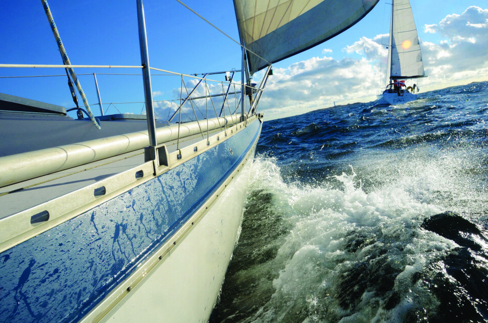 SLØR: Den moderne båten glir lettere gjennom vannet, og er raskest, så lenge roret har et godt grep.