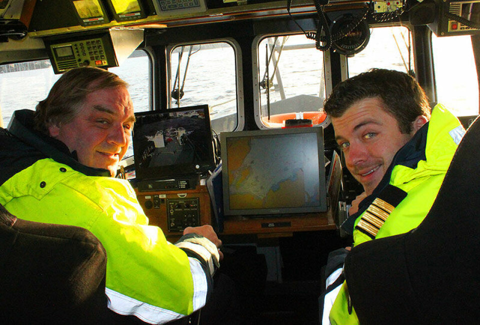 Frivillige på beredeskap: Ernst-Harald Hjelseth og Jens Petter Karlsen om bord i 'Uni Oslofjord' i desember.