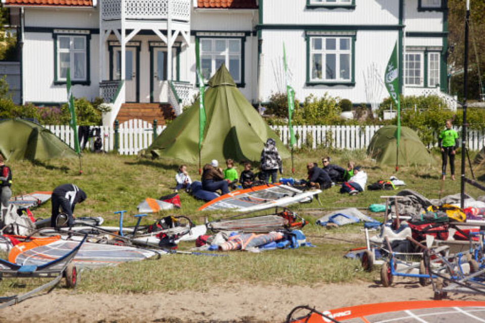 Tøffe forhold for unge brettseilere