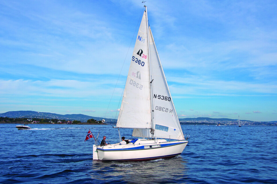 TRENGER VIND: Hallberg-Rassy 26 er en båt som trives best når det er litt vind.