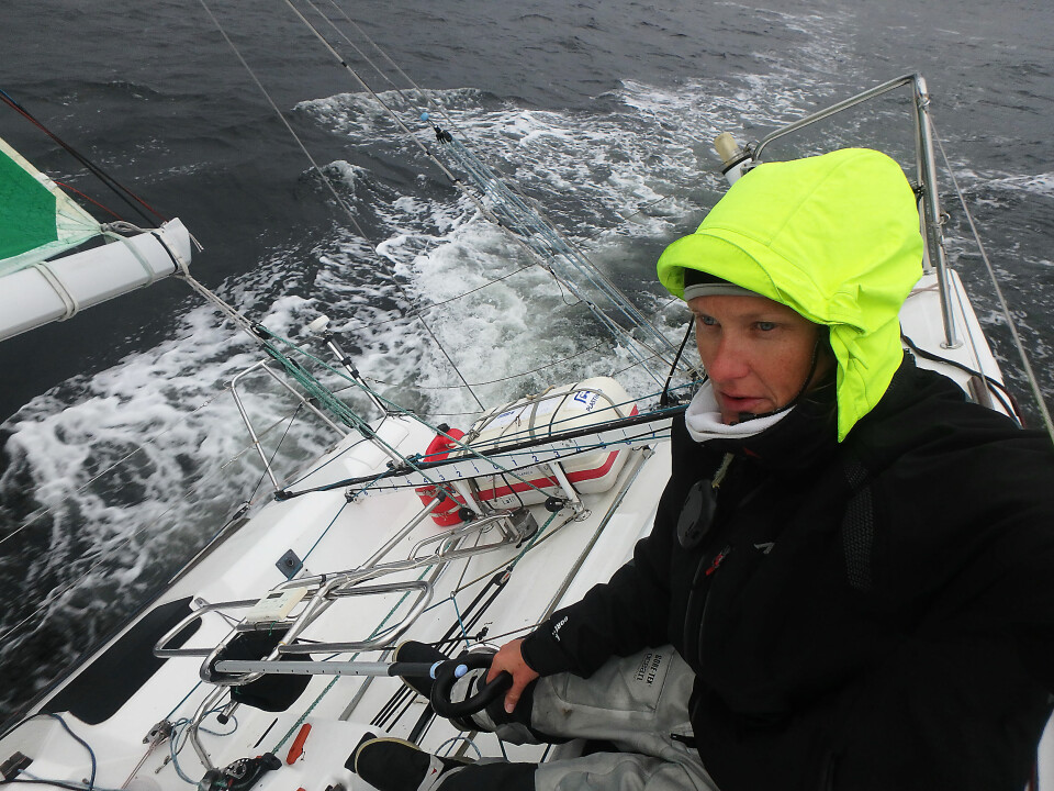 I BLEST OG REGN: Været stopper ikke Kristins seilaser rundt om i Skagerrak. Ikke sjøsyke heller.
