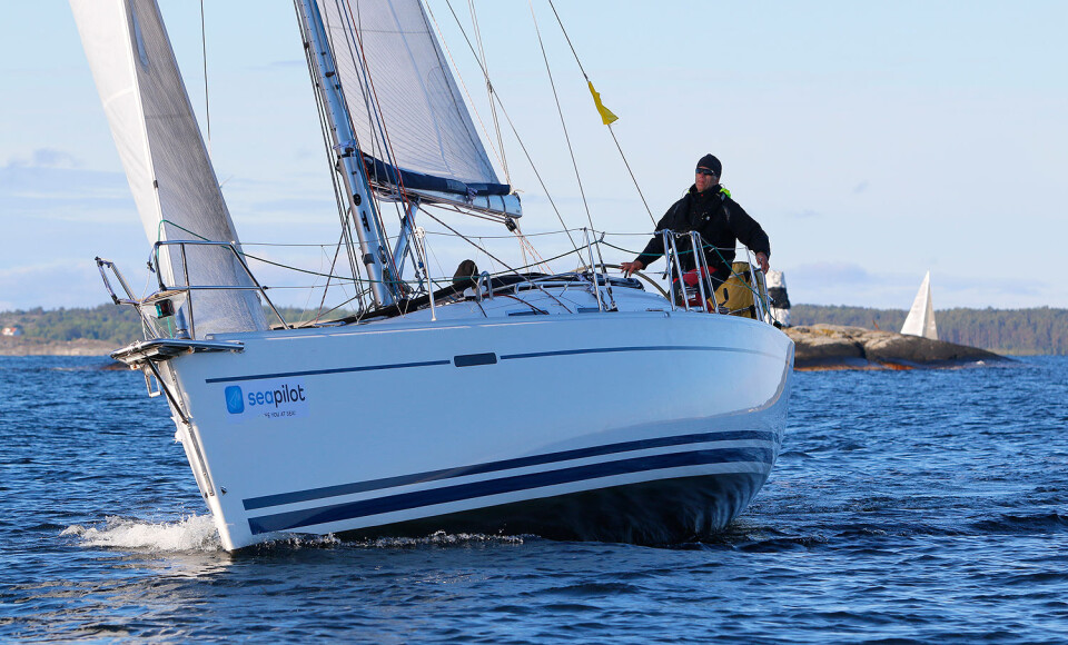 OPP TIL 5. PLASS: Svein-Arild Hildrum seiler til vanlig en SwedeStar 370, men i Nordland Offshore Race seilten han en Grand Soleil 40 sammen med Kurt-Arne Mosand fra Bodø.