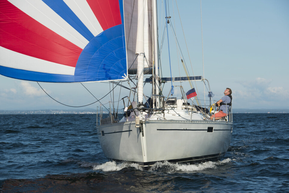 MESTRING: Zhik Skjæløy OneStar dreier seg ikke bare om å vinne, det handler mest av alt om å mestre en større båt alene? og glede seg over å klare det.