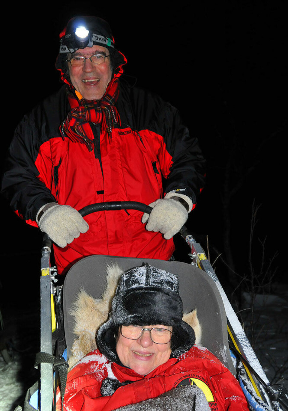 Jimmy og Gwenda på sledetur i heiene attmed Tromsø.