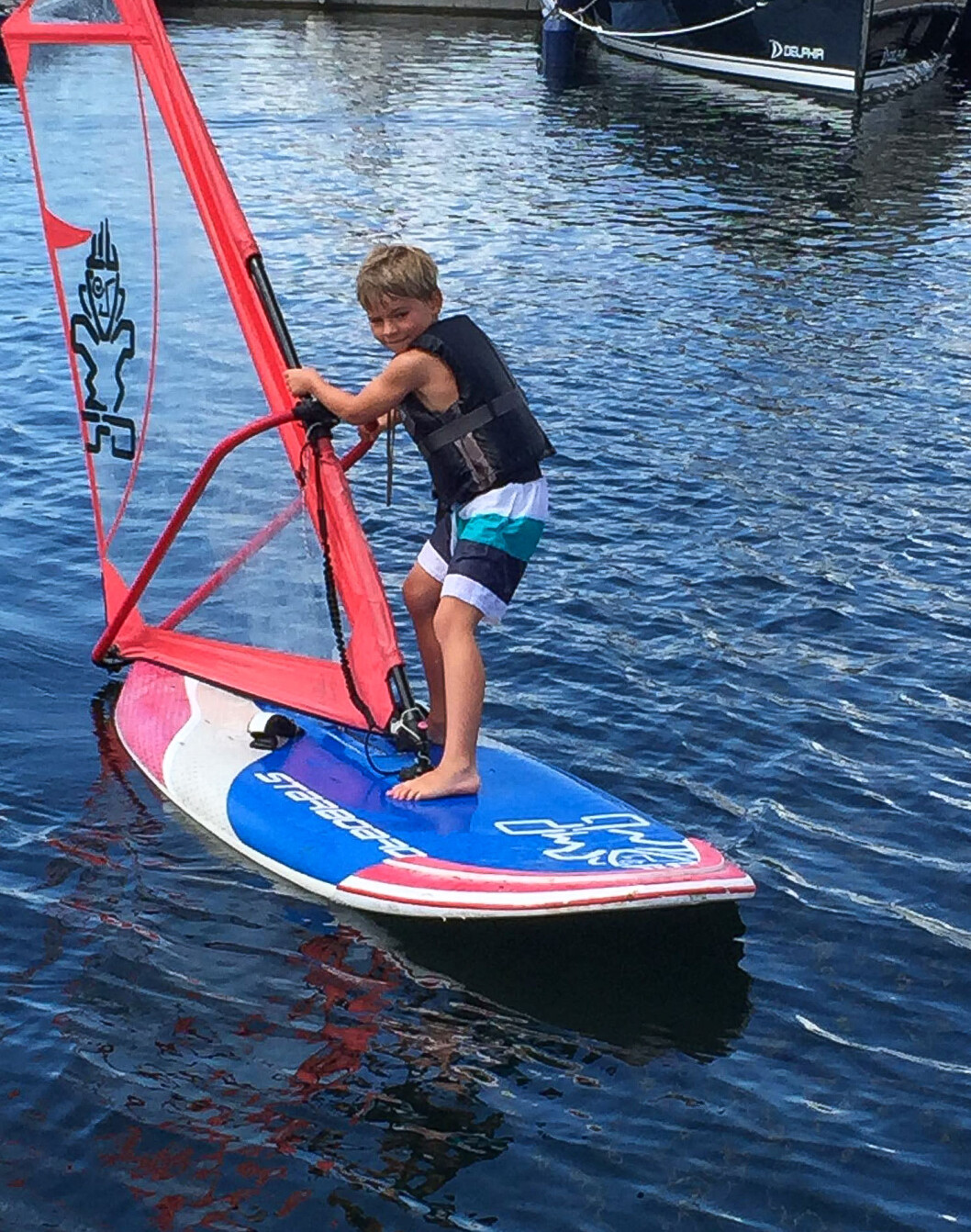 Sommercamp i Drøbaksund Seilforening: Mye lek og moro på, i og ved vannet, og mange fikk prøvd seg på brett og jolle. Sommercamp i Drøbaksund Seilforening: Mye lek og moro på, i og ved vannet, og mange fikk prøvd seg på brett og jolle.