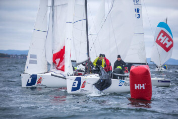 TETT: Med korte baner og ni båter i feltet ble det tett og intenst i rundingene. TETT: Med korte baner og ni båter i feltet ble det tett og intenst i rundingene.
