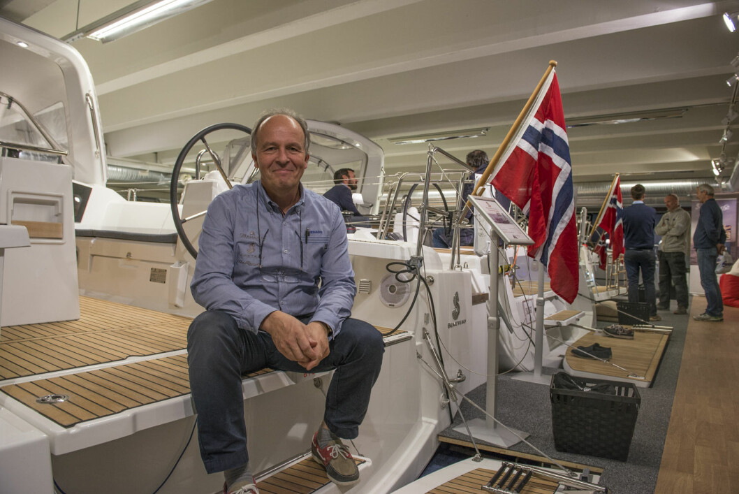 FORNØYD: Harald Korn hos Giramar AS er glad for at seilbåtinteressen lever. Det viste interessen under helgens åpne hus i Leangbukta.