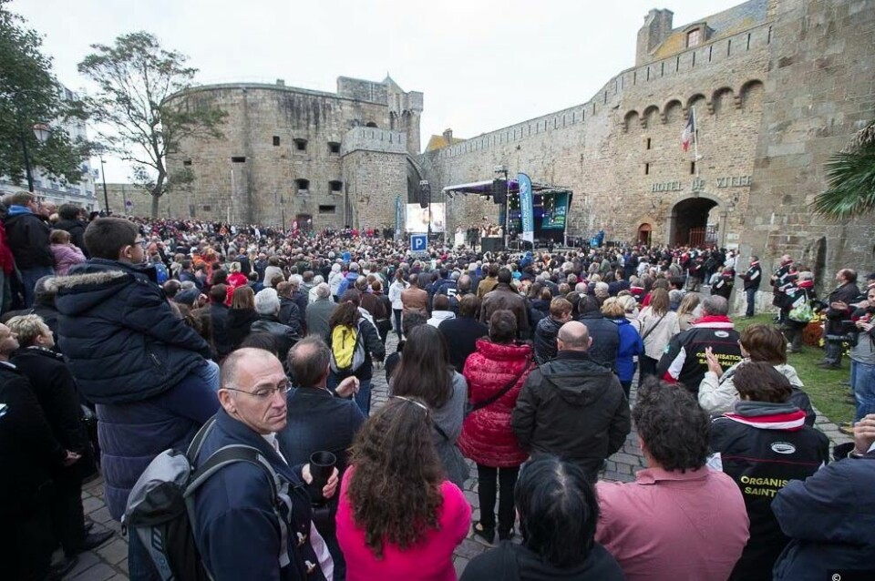 20 000 mennesker måtte opp ved den gamle bymuren når seilerne ble presentert på lørdag.