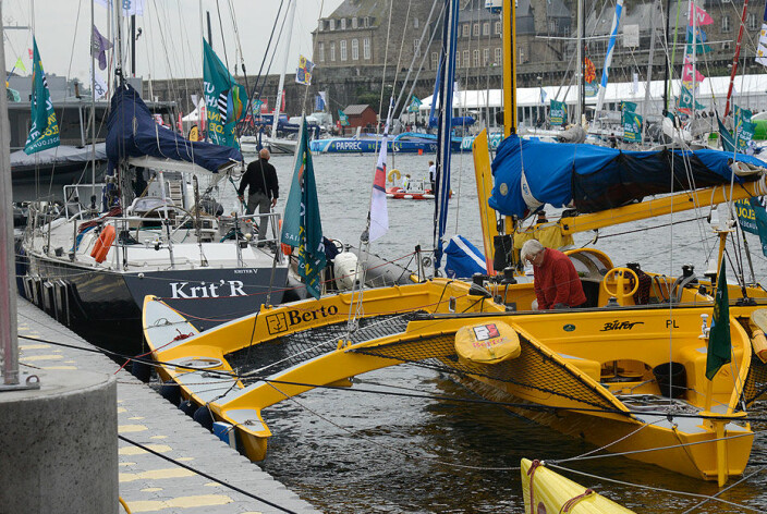Replika av Kriter og Olympus ligger etter hverandre i havnen i Saint-Malo.