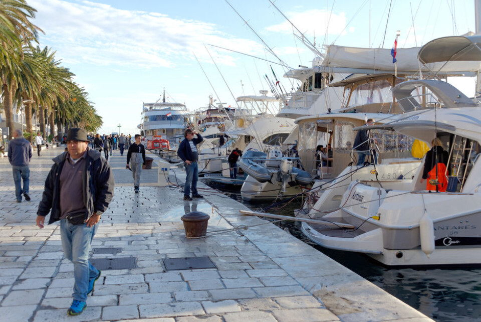 POPULÆR: Hvar by er en av de hippeste sommerhavnene langs Adriaterhavet. Heller ikke utpå høsten er det mangel på yachter og velstående turister, men stemningen er avslappet og tilbakelent. POPULÆR: Hvar by er en av de hippeste sommerhavnene langs Adriaterhavet. Heller ikke utpå høsten er det mangel på yachter og velstående turister, men stemningen er avslappet og tilbakelent.