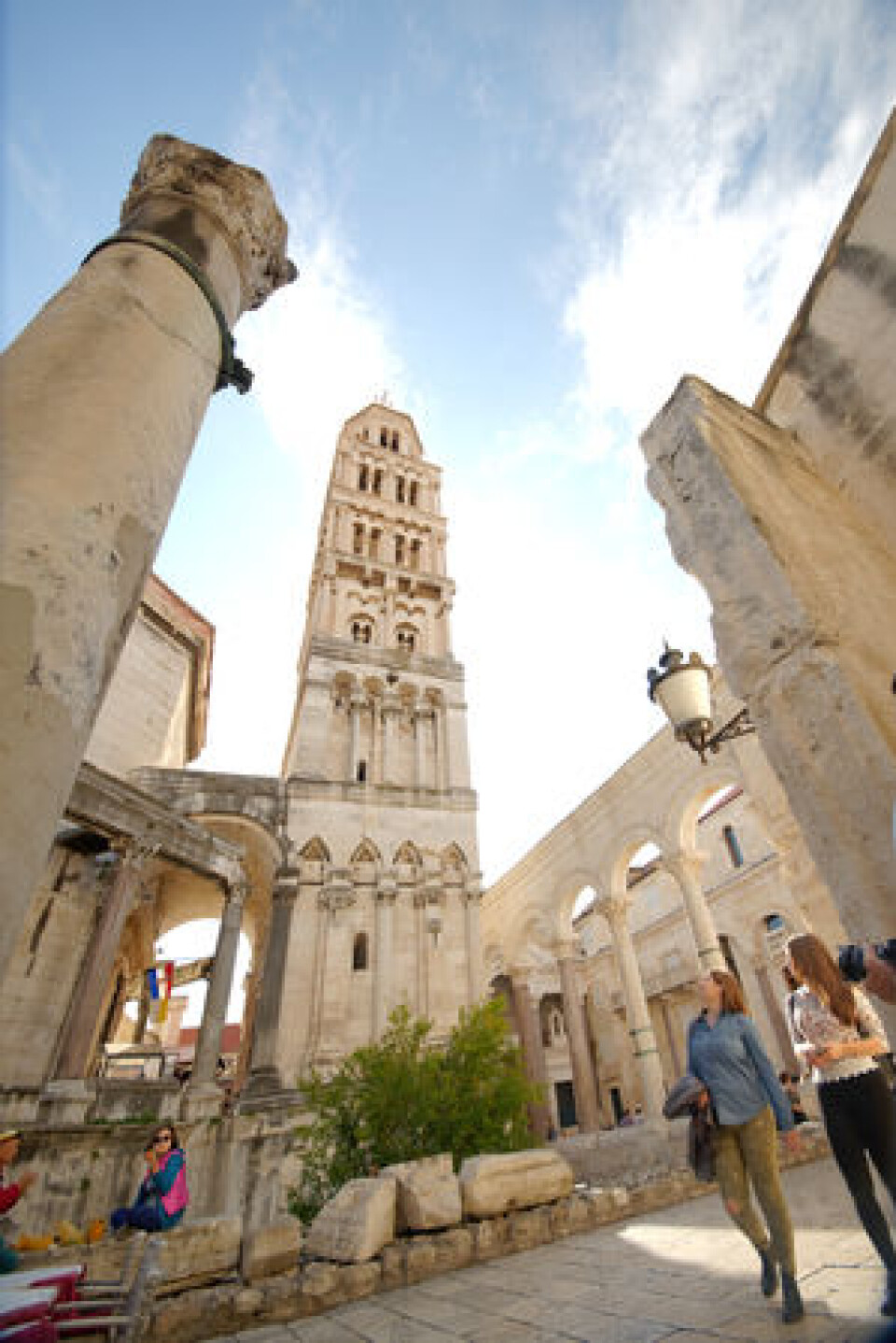 SPLIT: Den romerske generalen og keiseren Diokletian kom fra Dalmatia. Diokletian gjennomførte mange reformer og avsluttet borgerkrigene, men hans styringstid dannet også kimen til delingen av imperiet. I motsetning til de fleste andre ... SPLIT: Den romerske generalen og keiseren Diokletian kom fra Dalmatia. Diokletian gjennomførte mange reformer og avsluttet borgerkrigene, men hans styringstid dannet også kimen til delingen av imperiet. I motsetning til de fleste andre ...