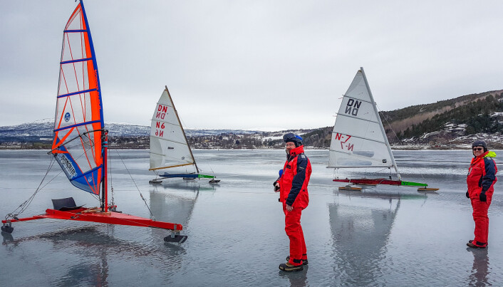 NYTT: Det var først høsten 2016 at seilerne i Bodø Seilforening virkelig oppdaget isseiling. NYTT: Det var først høsten 2016 at seilerne i Bodø Seilforening virkelig oppdaget isseiling.