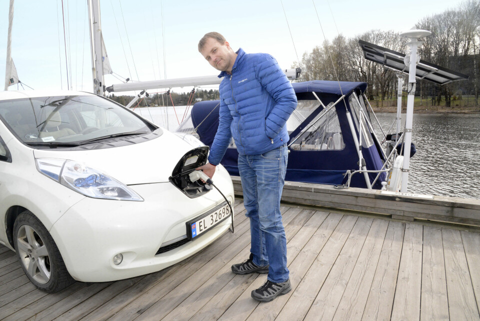 ENERGI: Med en kraftig inverter er det mulig å lade elbilen fra båten.