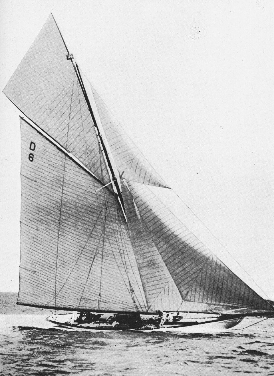 «MAGDA X»: William Fife tegnet også 15-meteren «Magda X», som imidlertid først het «Sophie Elisabeth» og deretter «Beduin».