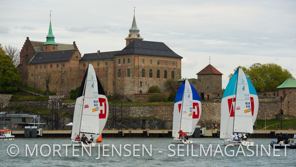 SEILAS UNDER FESTNINGEN.