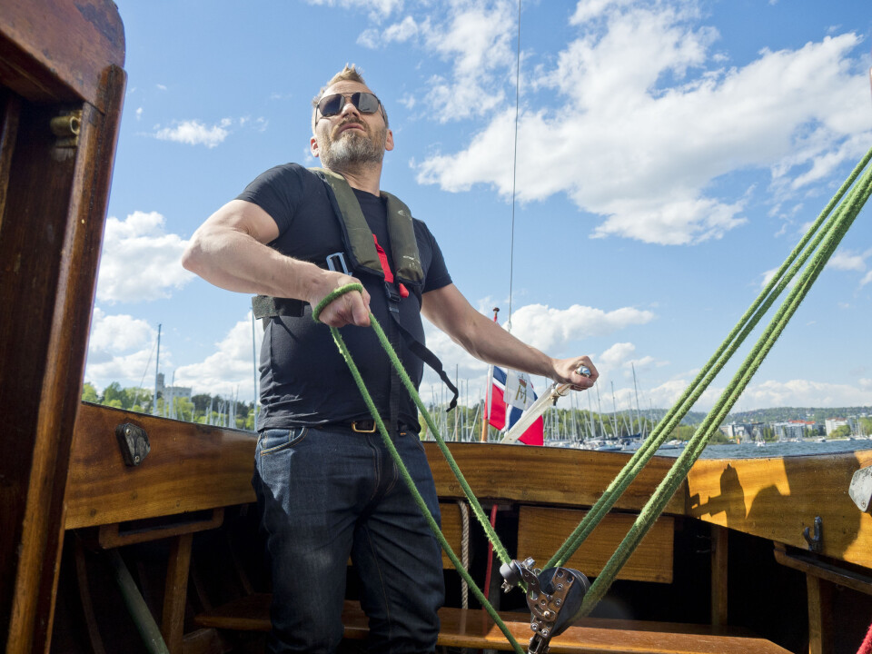 FOR HÅNDEN: I mye vind har Bjørnar Johnsen skjøtet løst og klart til å slippes fort. FOR HÅNDEN: I mye vind har Bjørnar Johnsen skjøtet løst og klart til å slippes fort.