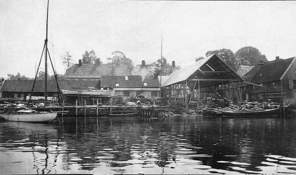 VERFTET:  Jac M. Iversens verft i 1913 der bygningen hvor 12 mR «Skum III» ble bygd, er under oppføring.