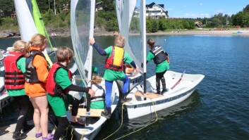 VIND: Windsurfing, seiling og bading, samt livredningskurs står på programmet på Nesøya. VIND: Windsurfing, seiling og bading, samt livredningskurs står på programmet på Nesøya.