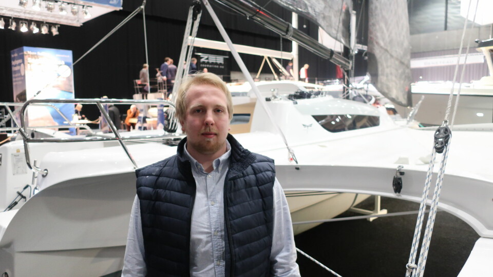 TRIM: Nikolai Bakker er storseilstrimmer på den norske båten.