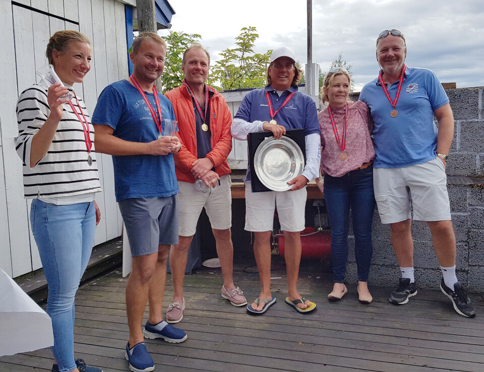 SEIERSPALLEN: Fra venstre Karen Kristoffersen, Bård Sæthre, Christen Horn Johannessen, Kristoffer Spone, Anne-Line Sundal og Geir Victor Svendsen. SEIERSPALLEN: Fra venstre Karen Kristoffersen, Bård Sæthre, Christen Horn Johannessen, Kristoffer Spone, Anne-Line Sundal og Geir Victor Svendsen.