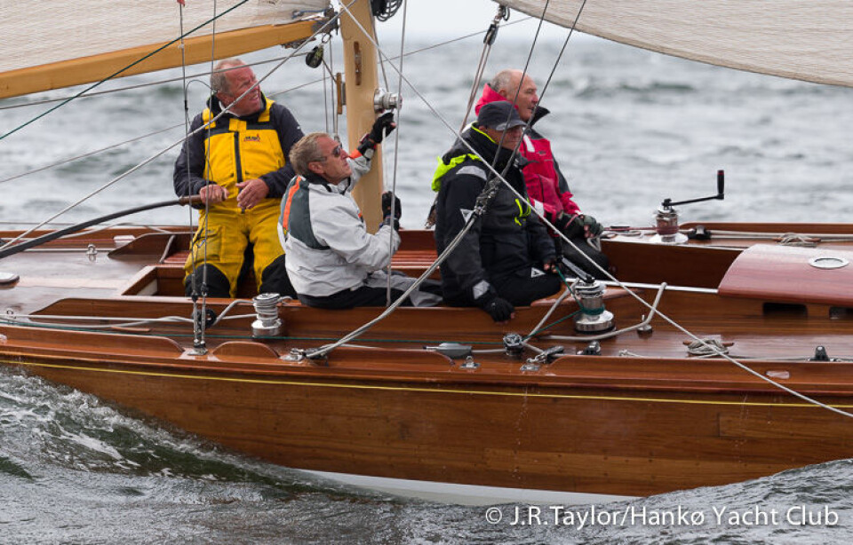 En av to gaffelriggede 8 metere, «Elfe II» med Andi Lochbrunner.