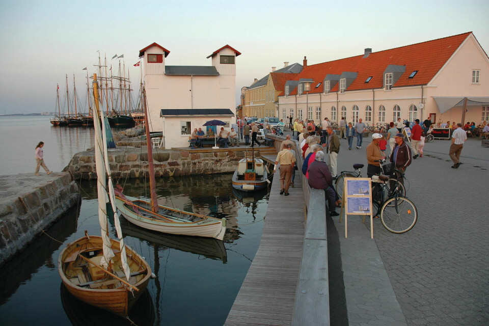 IDYLL: Løgstør forfyr, ble oppført ved Vesterhavnen som sjømerke i 1908. Løgster er preget av Limfjordens maritime historie.