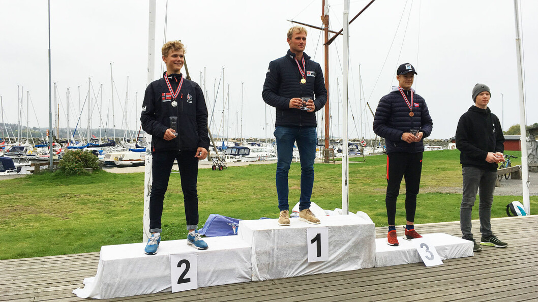 BRØDRE: Hermann og Uffe Tomasgaard besteg de to øverste trinnene på seierspallen. Christoffer Sørlie ble nummer tre og Olai Hagland fra Stavanger nummer fire.