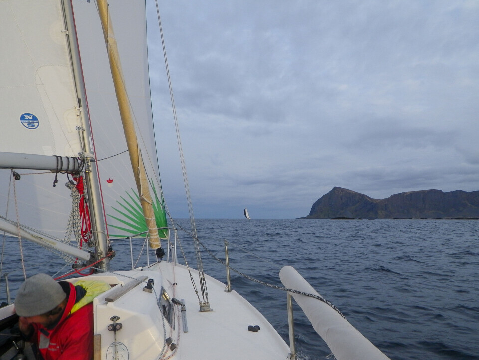 VÆRAN RUNDT: Ziggy runder Værøy. VÆRAN RUNDT: Ziggy runder Værøy.