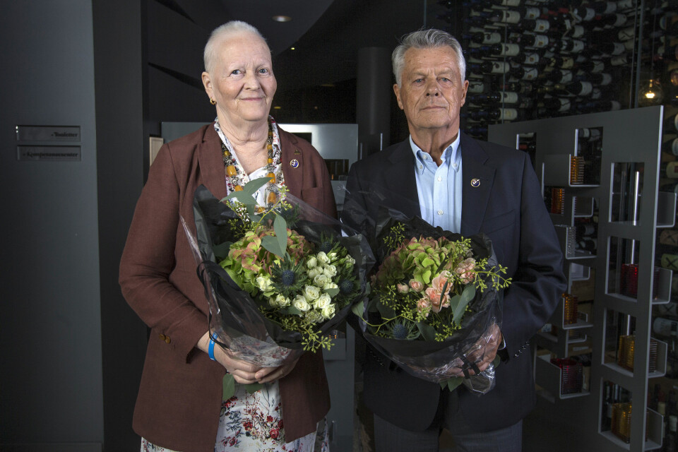 HONNØR: Marianne Middelthon og Thomas Kresse ble tildelt NSFs hederspris for sin livslange innsats for norsk seilsport og dommergjerningen i sin særdeleshet. FOTO: Morten Jensen