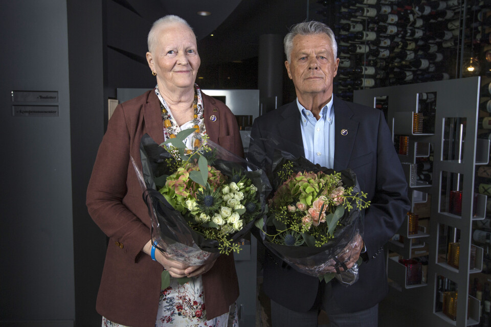 HONNØR: Marianne Middelthon og Thomas Kresse ble tildelt NSFs hederspris for sin livslange innsats for norsk seilsport og dommergjerningen i sin særdeleshet. FOTO: Morten Jensen HONNØR: Marianne Middelthon og Thomas Kresse ble tildelt NSFs hederspris for sin livslange innsats for norsk seilsport og dommergjerningen i sin særdeleshet. FOTO: Morten Jensen