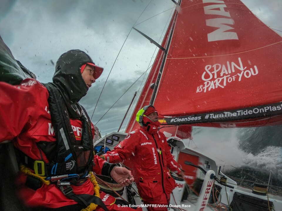 LEDER: Mapfre har overtatt ledelsen i Volvo Ocean Race, og kan rekke å komme i havn før jul.