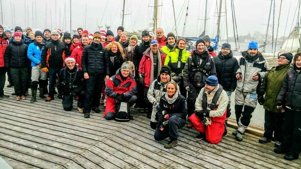 REKORD: Fjoråret talte 14 påmeldte båter. Her er deltakerne samlet til skippermøte i Vollen før start.